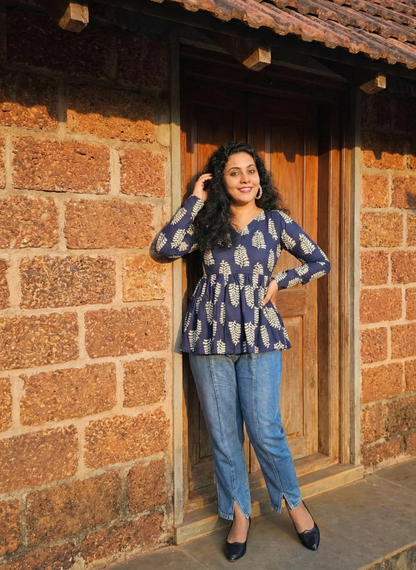 Full Sleeve Chic Short Top for Trendy Outings