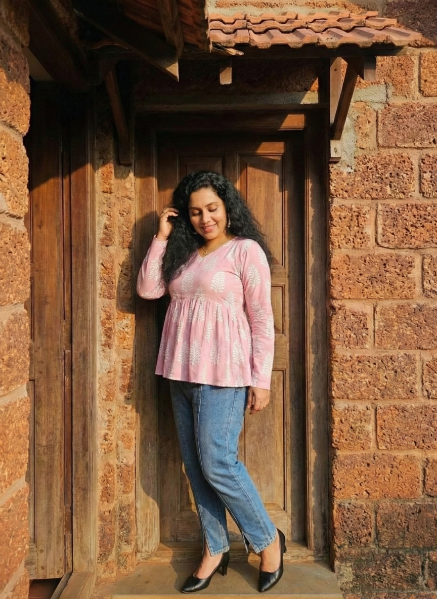 Full Sleeve Chic Short Top for Trendy Outings