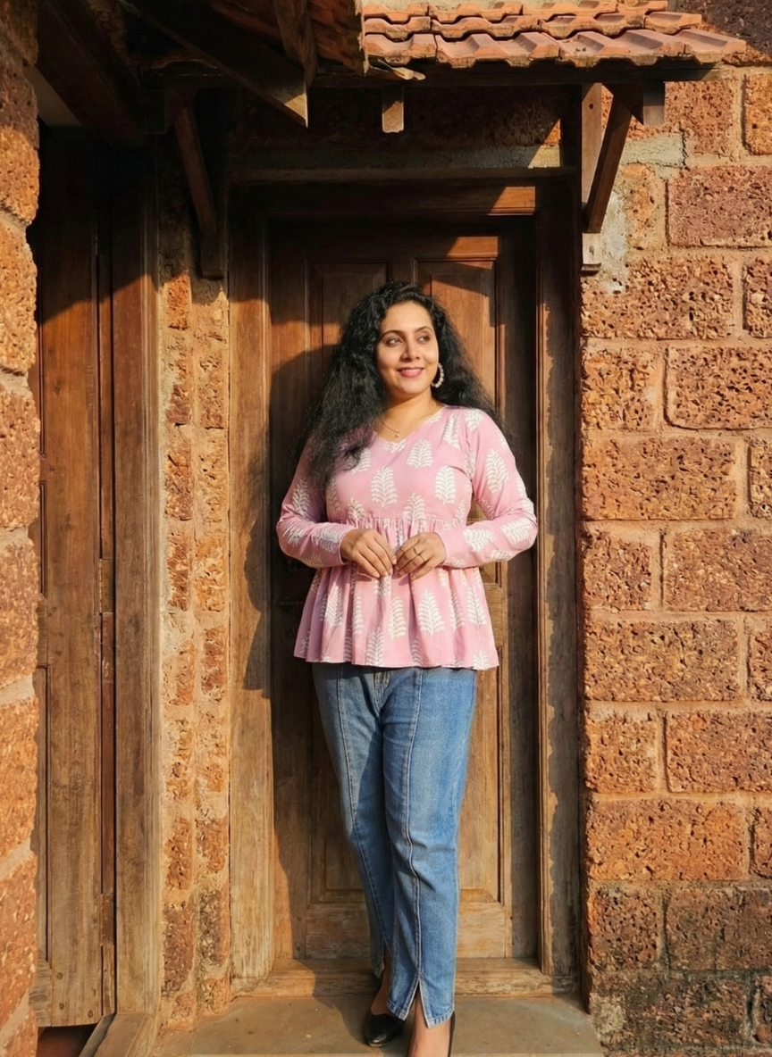 Full Sleeve Chic Short Top for Trendy Outings