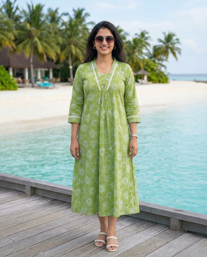 Miss Myrtle Pleated V Collar Lace Neck Outdoor Casual Kurthi