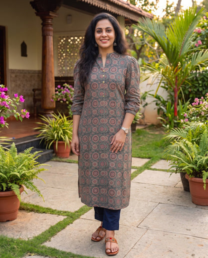 Miss Myrtle Symmetric Slitted Cotton Kurthi