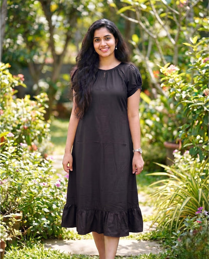 Puff sleeved frock with special neckline and tie back