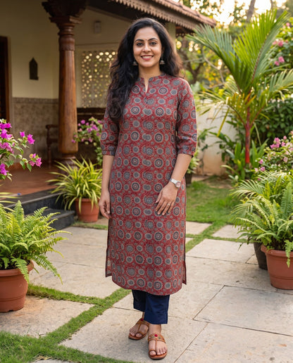 Miss Myrtle Symmetric Slitted Cotton Kurthi